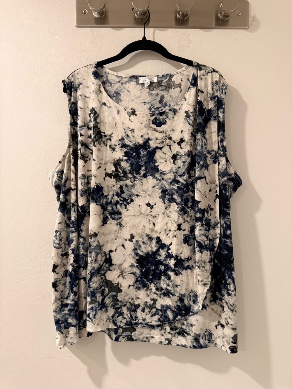Tahari Women’s 3X Navy Cream Floral Cold Shoulder Blouse Plus Size